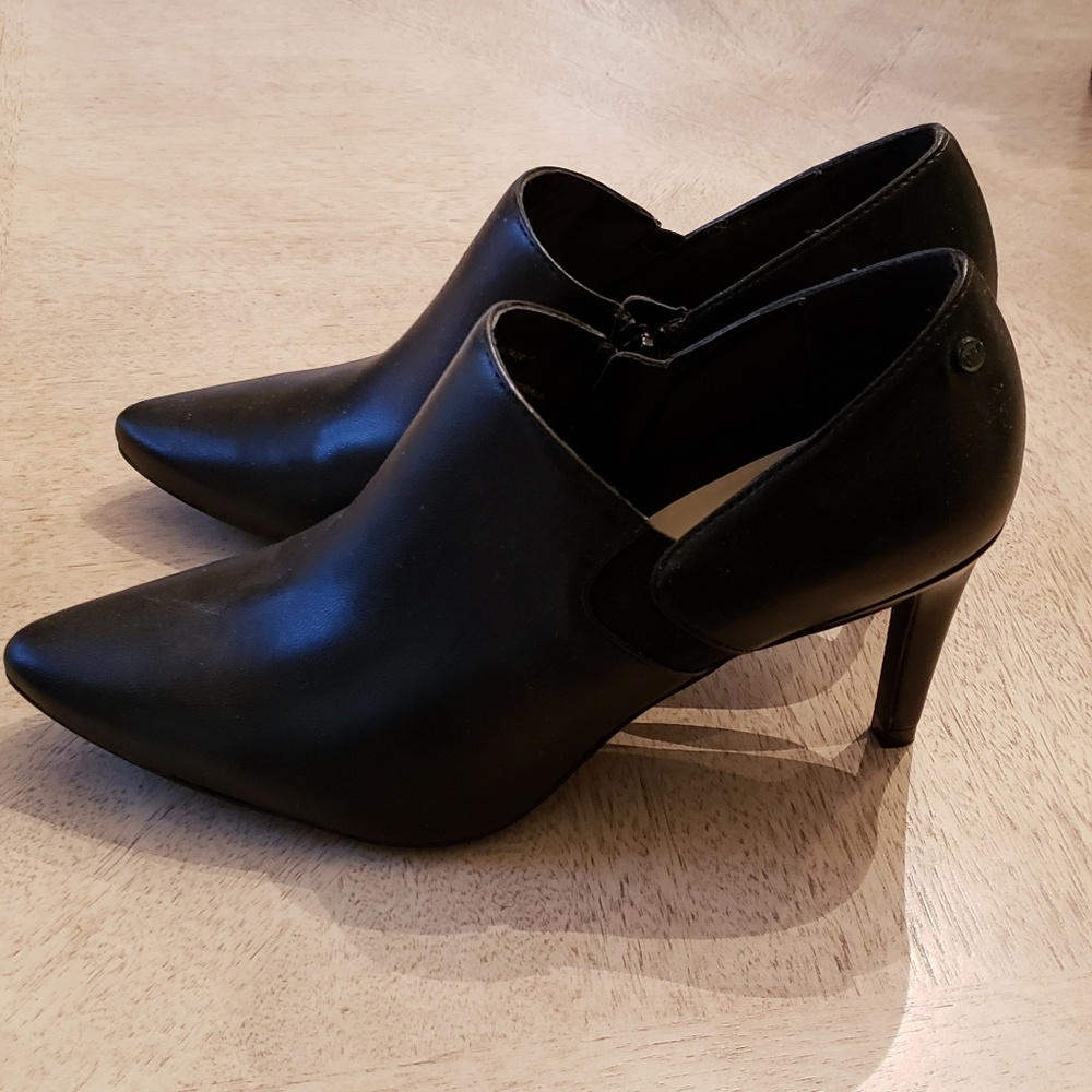 Shoes - Picture 2 of 3